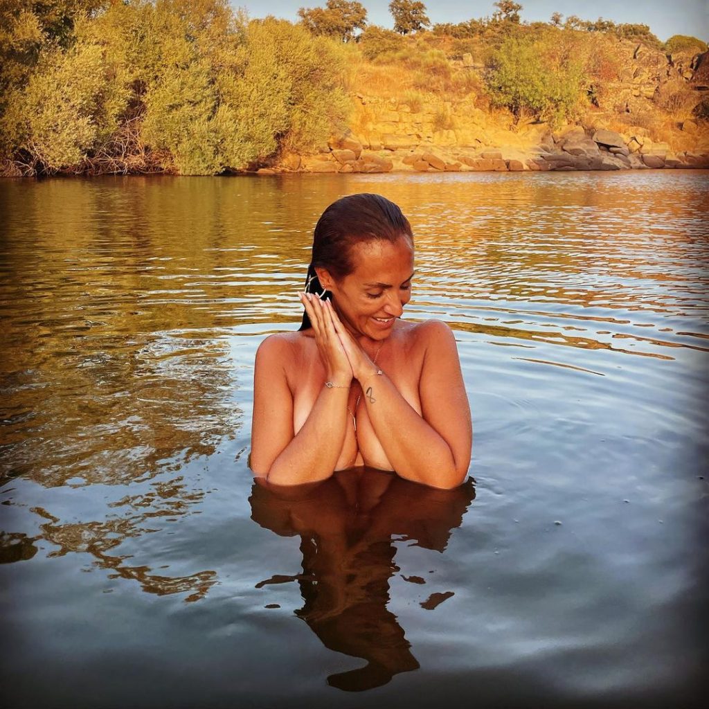 Susana Dias Ramos decidiu partilhar umas fotografias muito ousadas das férias, em que surge em topless.