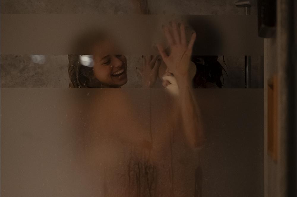 Margarida Corceiro e Joana Brandão protagonizam cena de sexo no chuveiro, na novela Quero é Viver, TVI. A atriz conta tudo.
