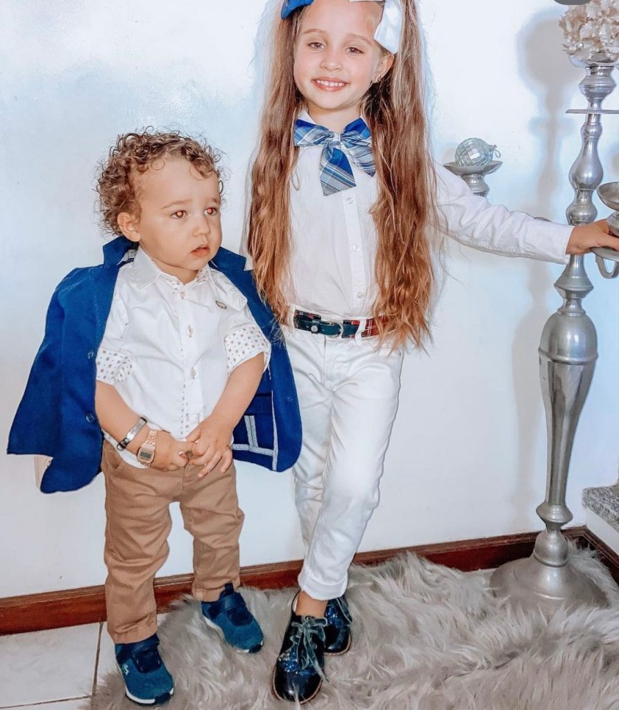 Juliana Dias é conhecida pela sua exuberância e aplica isso aos look dos filhos, Pietro e Penélope. Veja como estão crescidos... e cheios de estilo!