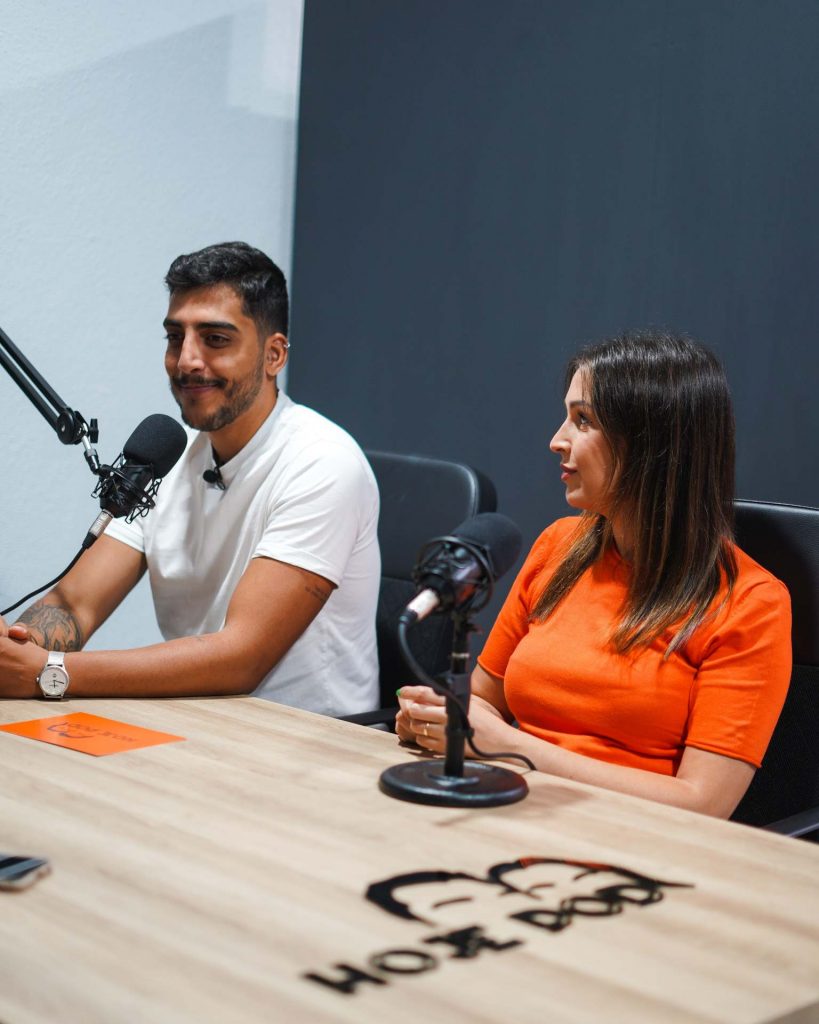 Bruno Lima e Inês Margarida, que ficaram conhecidos pela participação no Casados à Primeira Vista, da SIC, lançaram um podcast em conjunto: Hoje Pod. Saiba mais!