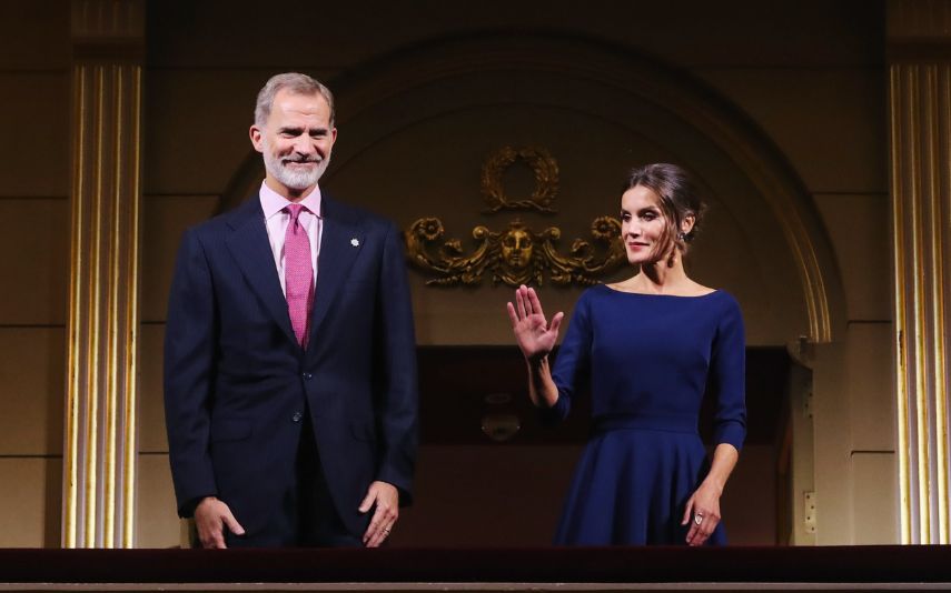 A rainha Letizia usou um vestido muito ousado para presidir a inauguração da temporada 2022/23 do Teatro Real de Madrid.