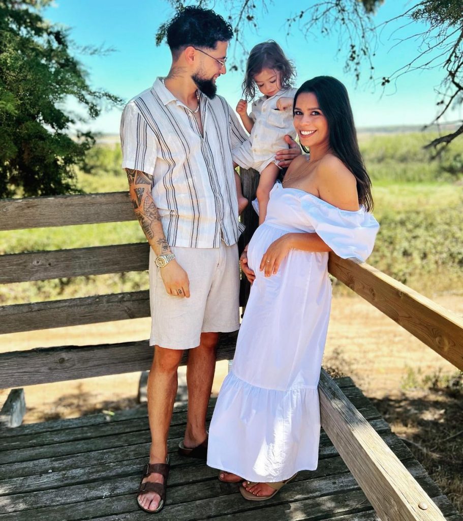 Diana Baía Pinto está grávida pela segunda vez. A filha de João Pinto e Carla Baía revelou, através das redes sociais, o sexo do bebé.