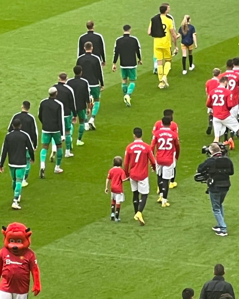Cristiano Ronaldo teve assistência especial em Old Trafford: os filhos Cristianinho, os gémeos Eva e Mateo e ainda Alana Martina.