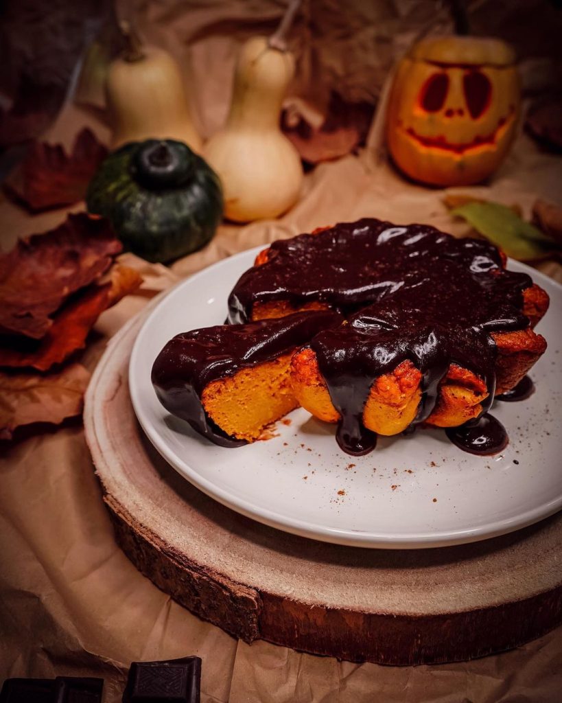 Vanessa Alfaro voltou a surpreender os seus seguidores com uma receita deliciosa, ideal para este Halloween: Tarte de Cenoura com Chocolate.