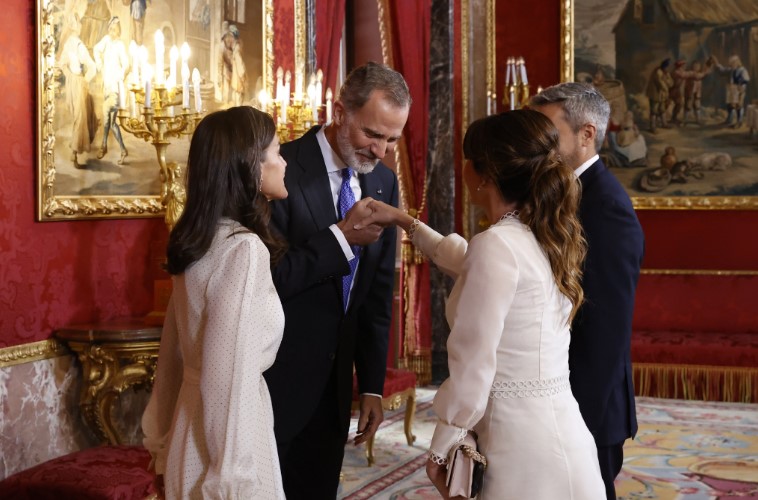 Os reis Felipe VI e Letizia recebem o presidente e a primeira-dama do Paraguai