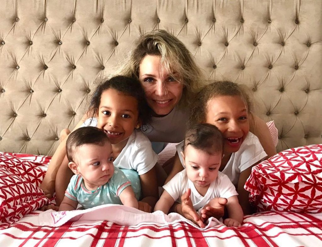 Luciana Abreu com as filhas gémeas