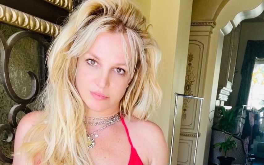 Britney Spears voltou a incendiar a Internet com uma fotografia em que surge completamente nua, numa banheira. Ora veja a imagem.