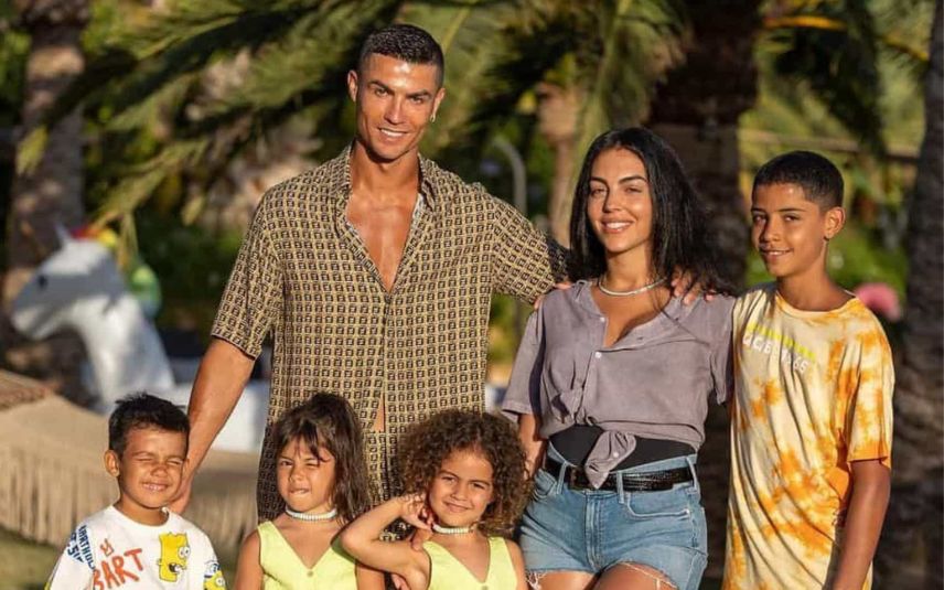 Cristiano Ronaldo terá inscrito os filhos numa das melhores escolas em Portugal. O craque prepara-se para gastar uma fortuna em inscrições.