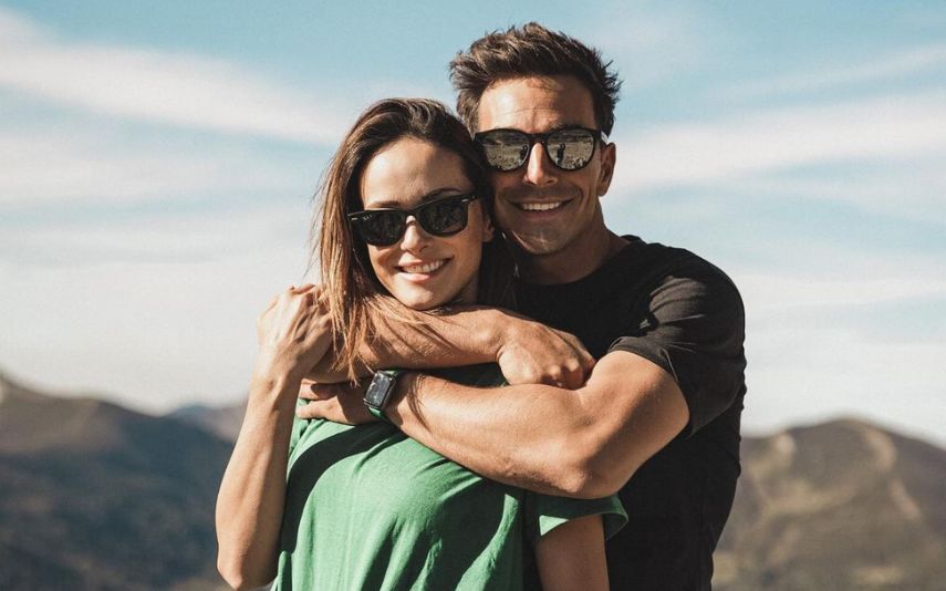 Helena Costa partilhou uma fotografia romântica ao lado do namorado, Vasco Santos, e questionou os fãs: "Ficamos bem, não ficamos?"