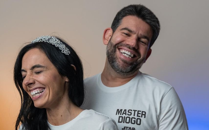 Mia Relógio e Diogo Beja estão a viver uma bolha de amor com a chegada da filha, Emília. O radialista e a influencer mostram agora o rosto da menina.