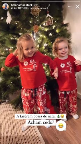 Já está inaugurada a época natalícia na casa de Helena Costa! A atriz partilhou uma foto das filhas gémeas vestidas a rigor para o Natal.