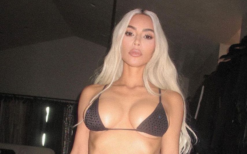 Kim Kardashian deixou a Internet ao rubro ao partilhar algumas fotografias em que surge de biquíni reduzido e deixa pouco à imaginação.