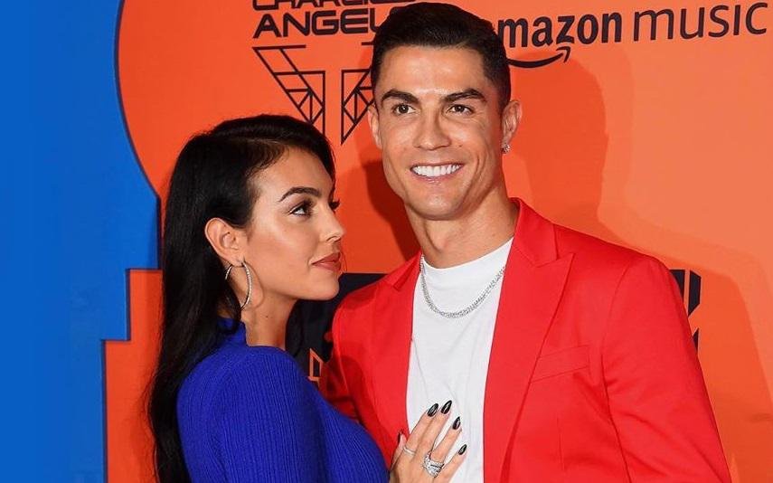 Cristiano Ronaldo e Georgina Rodríguez estão a preparar a mudança para Portugal. Agora o casal está a recrutar funcionários para a mansão em Cascais.