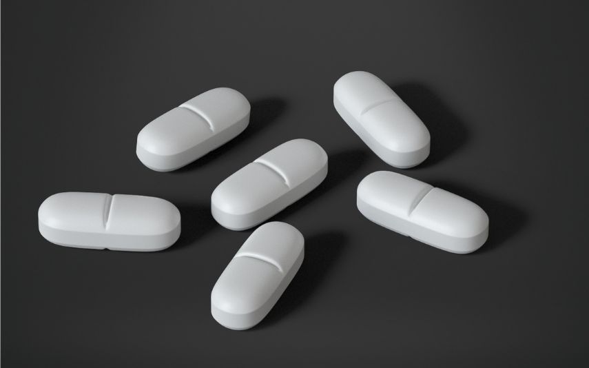 Saiba as diferenças entre paracetamol e ibuprofeno e quando é que deve tomar cada um. Não se esqueça: deve contactar sempre o seu médico assistente.