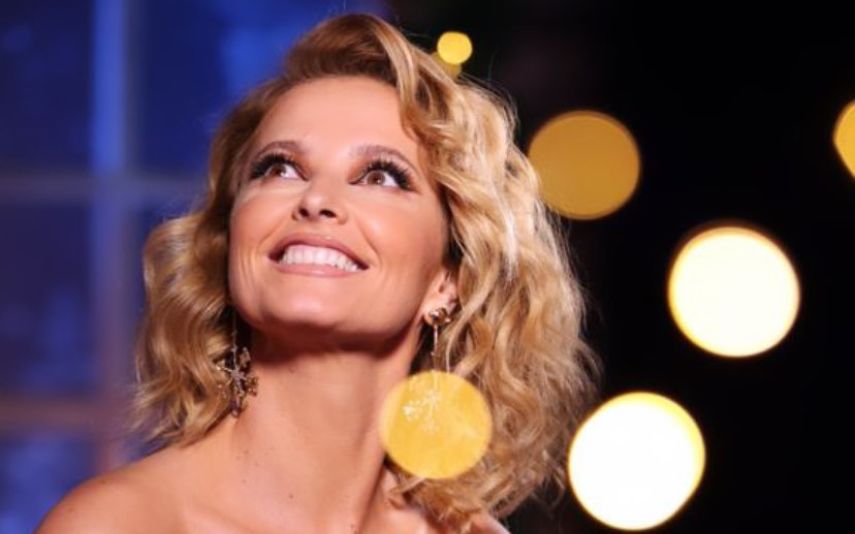 Cristina Ferreira elegeu um vestido ousado para apresentar a gala de Natal do Big Brother. Os fãs foram unânimes: "Dos melhores looks de sempre".