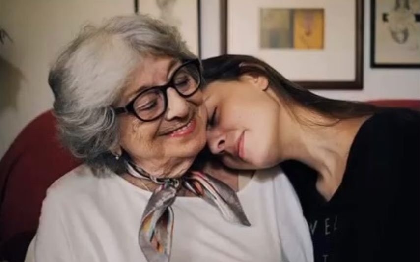 Lídia Muñoz partilhou nas redes sociais um registo fotográfico com a avó, Eunice Muñoz, que morreu em abril: "Continuo a amar-te loucamente".