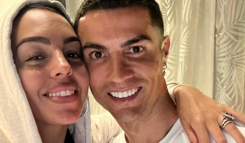 Cristiano Ronaldo é apaixonado por 'bombas' e a namorada fez questão de surpreendê-lo este Natal com mais um modelo para a garagem.