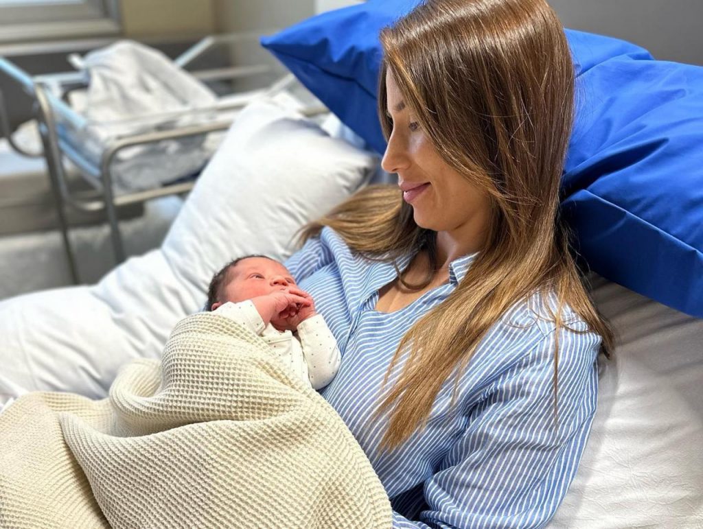 Já se estreou como pai! As primeiras fotos da filha do jogador do Benfica