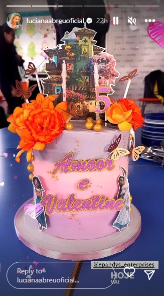 Amoor e Valentine já têm cinco anos de idade! A mãe babada, Luciana Abreu, partilhou imagens únicas das meninas e do bolo de aniversário.