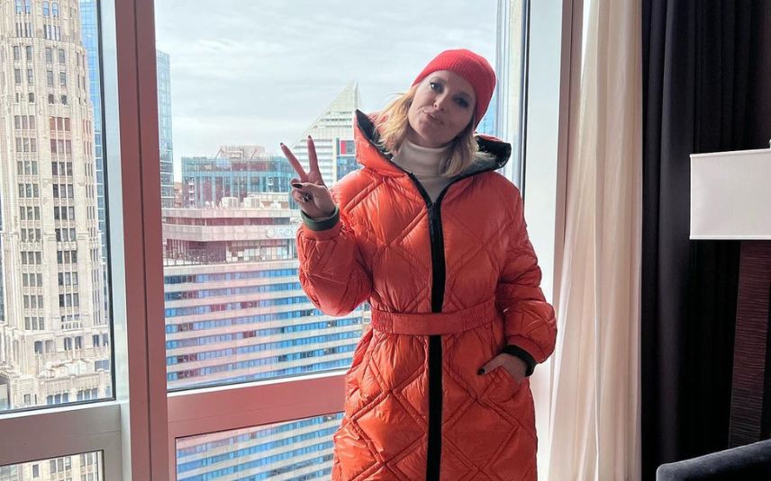 Cristina Ferreira mostrou-se no quarto do hotel em Chicago a numa 'luta' com a mala de viagem para regressar a Portugal. Veja o vídeo hilariante!