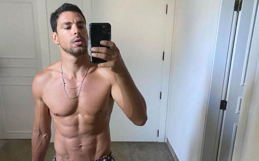 Cauã Reymond leva os fãs à loucura ao mostrar-se em tronco nu. O ator brasileiro, de 42 anos, é um dos homens mais cobiçados, mas é comprometido!