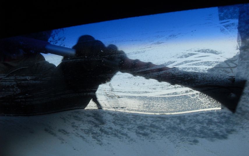 GNR indica soluções para remover o gelo dos carros