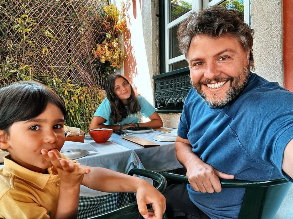 César Mourão com os filhos