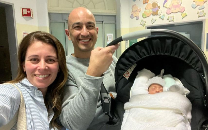 Andreia Vale pode respirar de alívio. A jornalista já levou o filho, Miguel, nascido a 1 de janeiro, para casa e mostra imagem ternurenta.