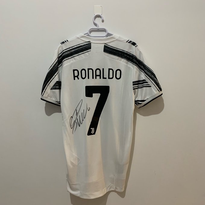 Camisola de Cristiano Ronaldo em leilão