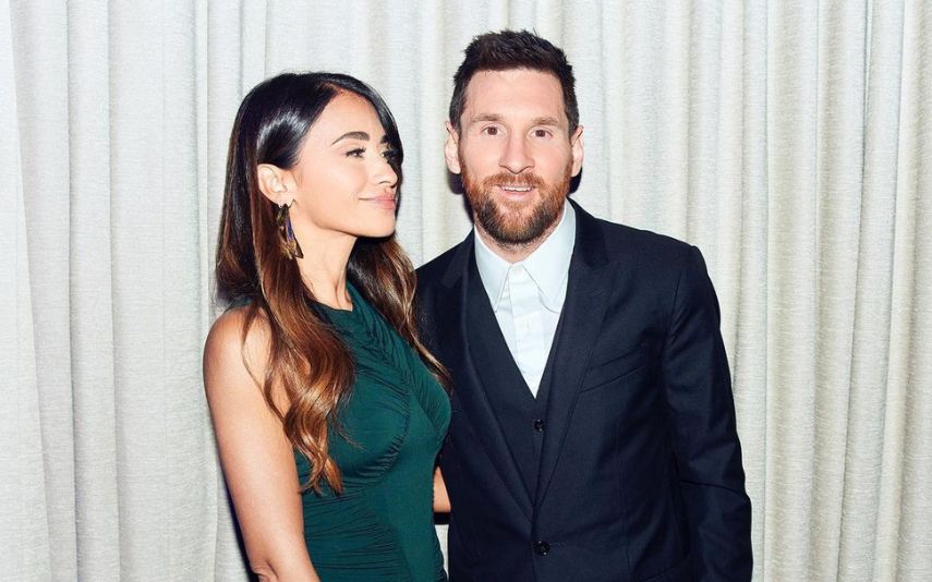 Criminosos dispararam 14 tiros contra o supermercado da mulher de Lionel Messi na Argentina e deixaram ameaças ao jogador.