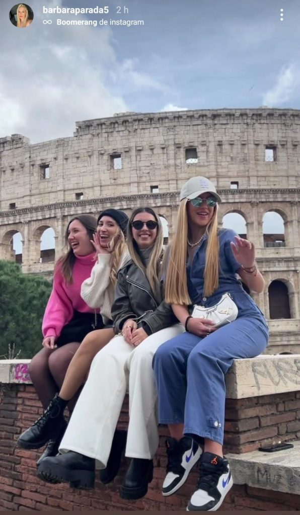Bárbara Parada com as amigas em Roma