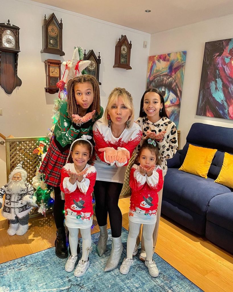 Luciana Abreu com as filhas