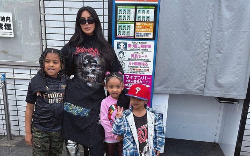 Kim Kardashian com os filhos