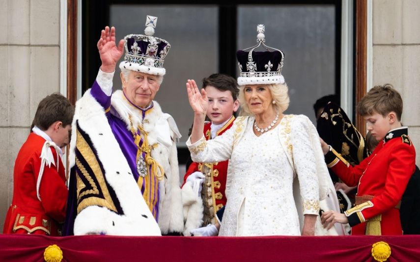 Rei Carlos III não perdoa Harry pelas ofensas a Camilla
