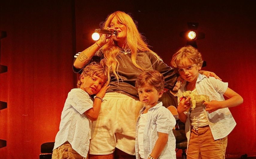 Carolina Deslandes com os filhos